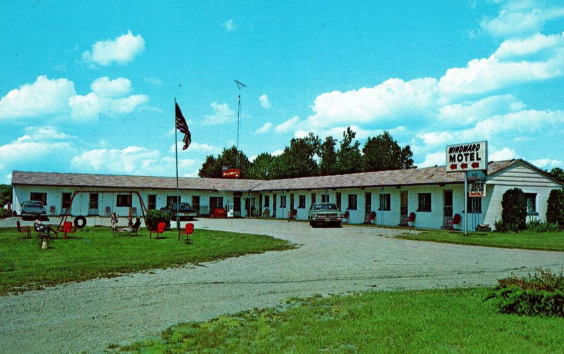 Town & Country Motel (Town and Country Motel, Windward Motel) - Vintage Postcard 3 (newer photo)